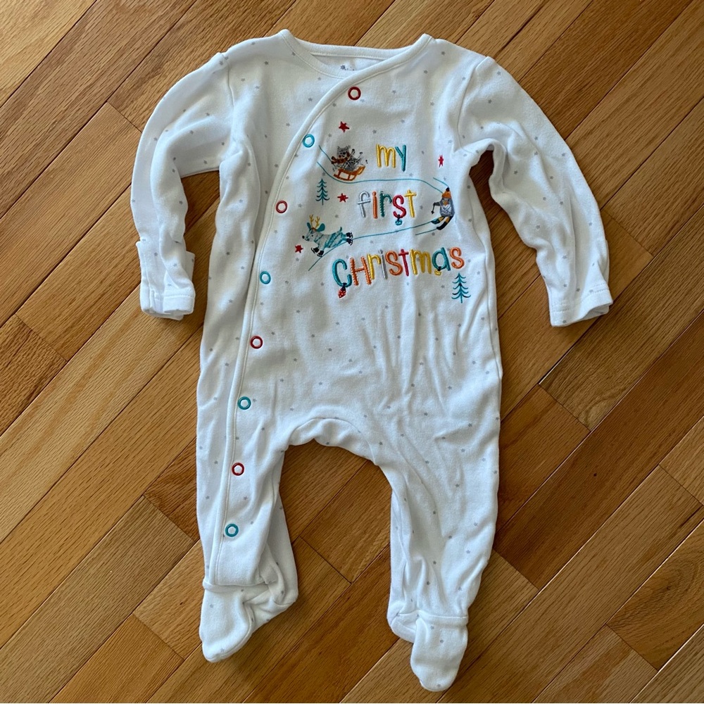 [DONATED] Like New 🆕 First Christmas onesie with mittens. 3-6months.